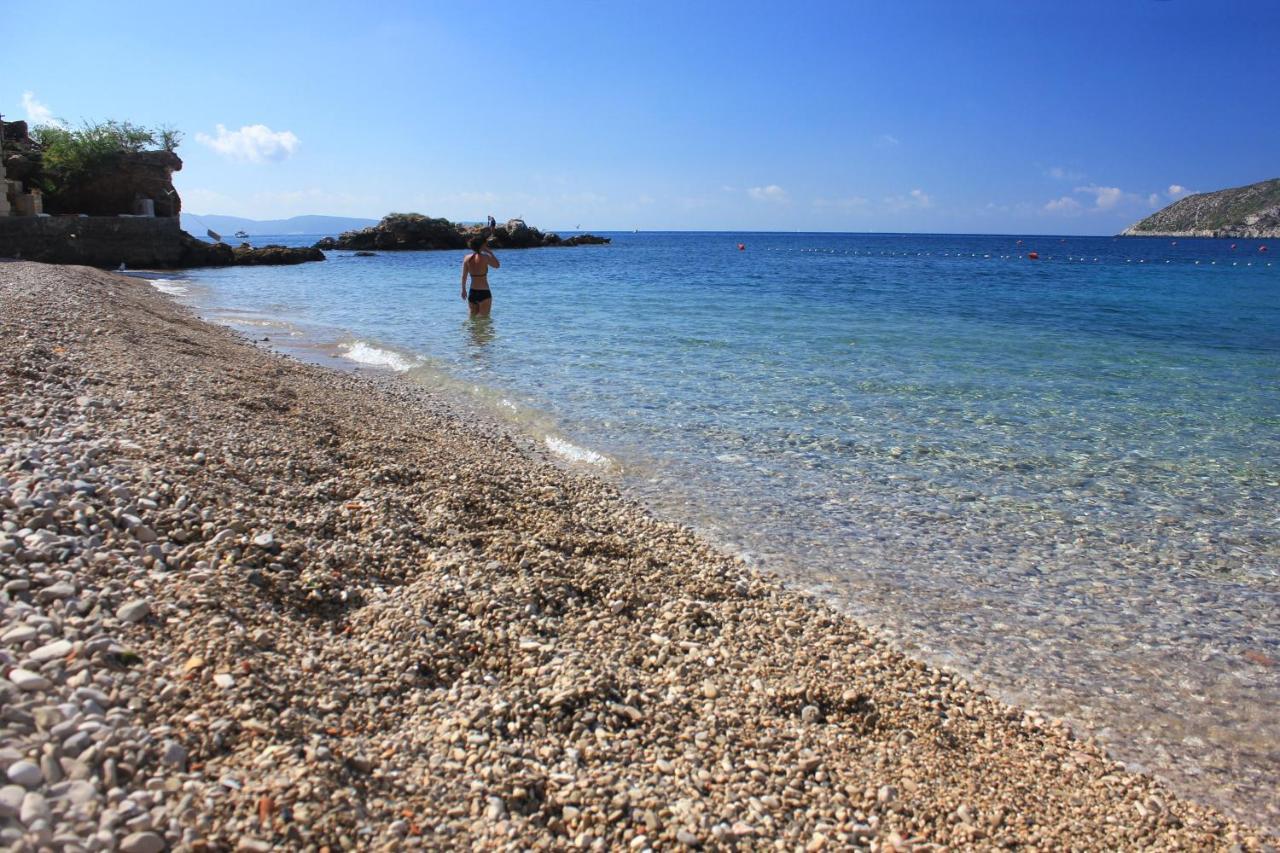 Apartments And Rooms By The Sea Komiza, Vis - 2431 Exterior foto