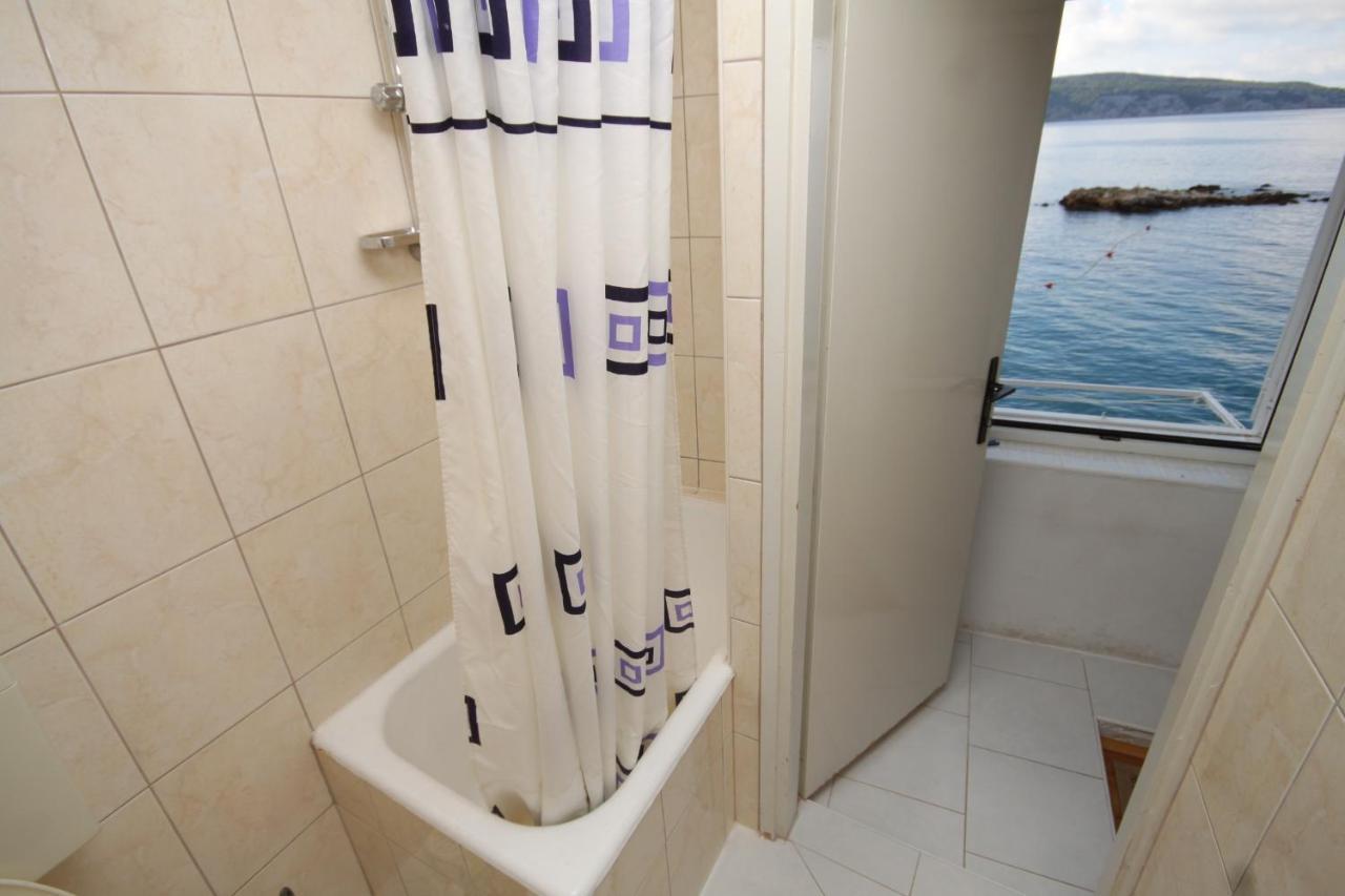 Apartments And Rooms By The Sea Komiza, Vis - 2431 Exterior foto
