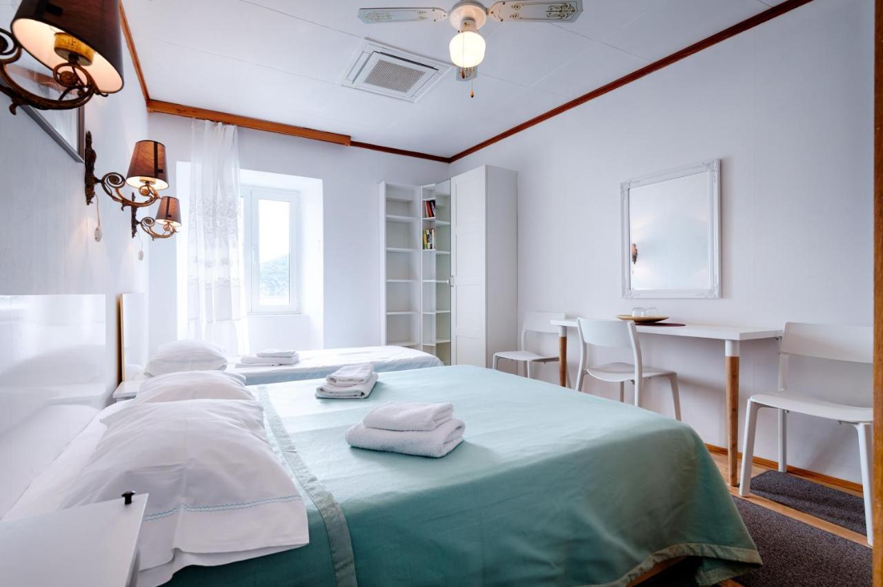 Apartments And Rooms By The Sea Komiza, Vis - 2431 Exterior foto