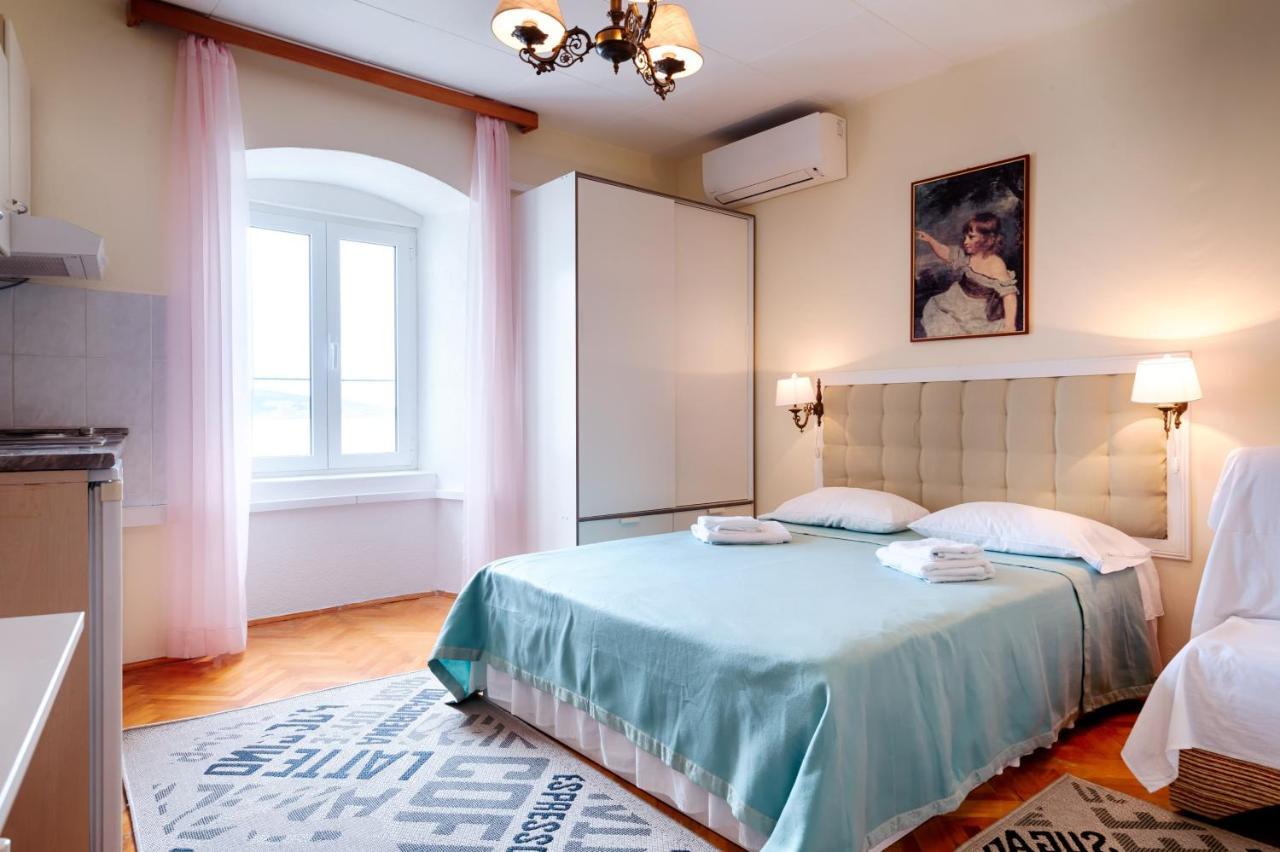 Apartments And Rooms By The Sea Komiza, Vis - 2431 Exterior foto