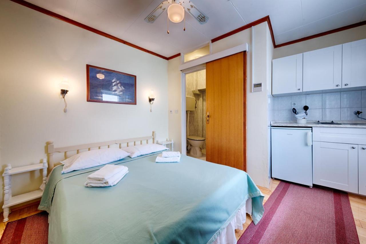 Apartments And Rooms By The Sea Komiza, Vis - 2431 Exterior foto